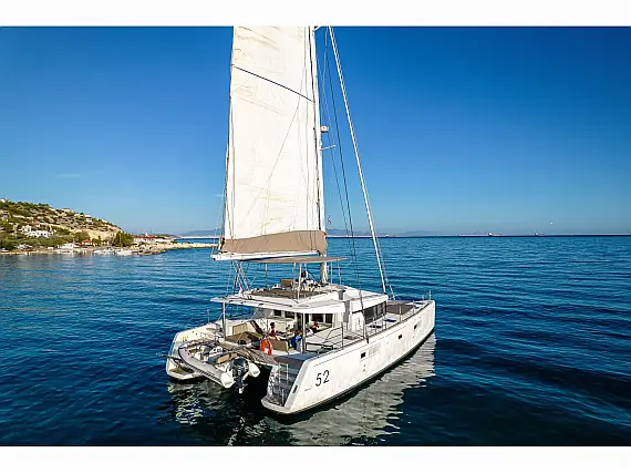 Lagoon 52