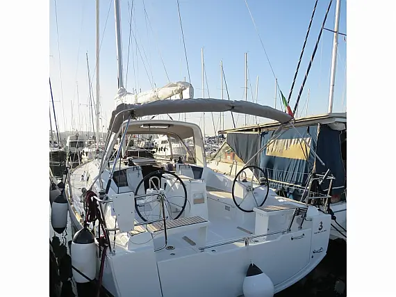 Oceanis 38
